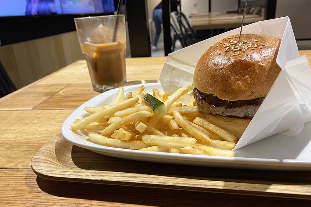 スタジアムカフェ スタジアムバーガー 神宮球場